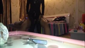 【原创勿删】美熟女紧身连体皮裤上集还有下集噢