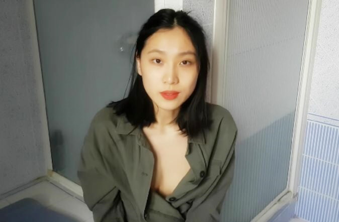 最淫荡留学生刘玥五月新作-疫情当前和小骚玥一起做最干净色情事最安全的性交方法