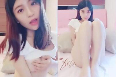 手机直播颜值不错妹子皮肤白皙床上漏奶漏逼自摸诱惑大秀