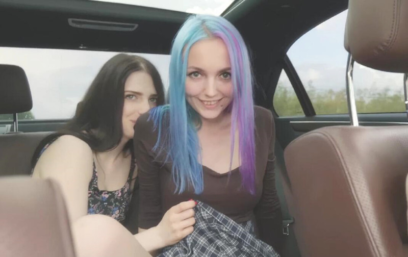 两个白皙苗条妹子车后座互玩玻璃棒抽插口交上位快速猛操逼逼非常粉嫩1440P高清