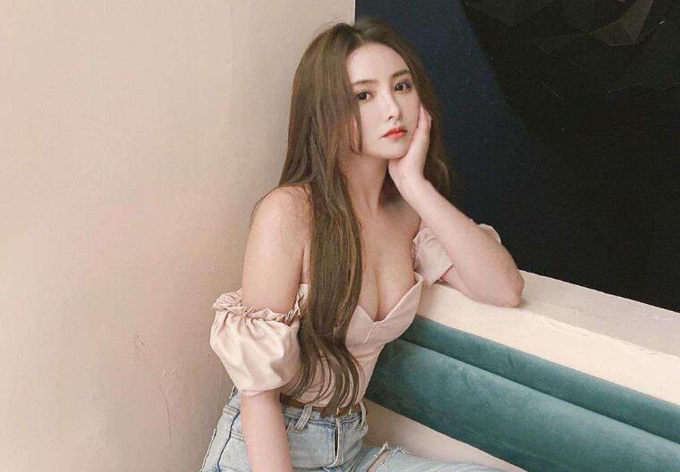 东哥酒店约外围上门服务穿上吊带情趣内衣漫游舌舔各种姿势啪啪