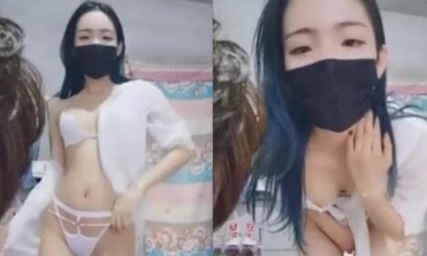 顔值不錯戴著口罩的妹子 身材很棒和炮友在家雙人啪啪大秀 床上口交 後入操逼大秀 非常誘人