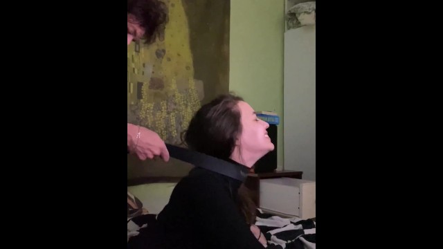 出轨女友被打屁股