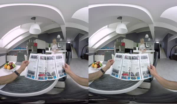 在埃克奇镇有一个漂亮的金发美女