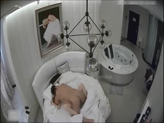 zipai#精品酒店偷拍气质漂亮的美女少妇发着烧还偷偷到酒店和领导偷情,被连续狂干3次说：我发现你的鸡鸡好像变粗了!