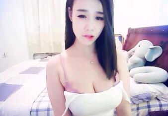 UT童颜巨乳皮肤白皙美女主播全裸自摸秀