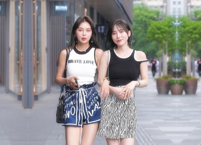 酒店约良家夫妻4P风情万种漂亮俩女神交替啪啪浪叫声此起彼伏