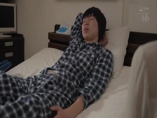 MVSD-435 ずっと好きだった幼馴染と親友の情事を目撃！ 嫉妬に狂ってクズ化した俺はアイツが入院してる数日間、欲求不満の彼女が堕ちるまでピストンし続けた！