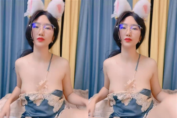 黑丝御姐小少妇露脸看着好骚啊揉奶玩逼道具抽插自慰呻吟