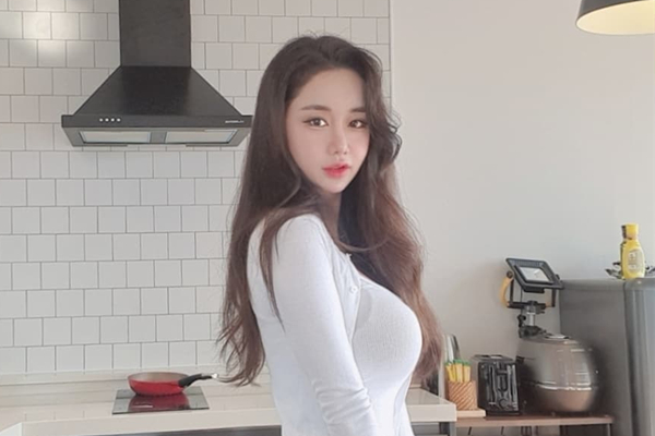 喜欢户外口交的大奶小骚妇