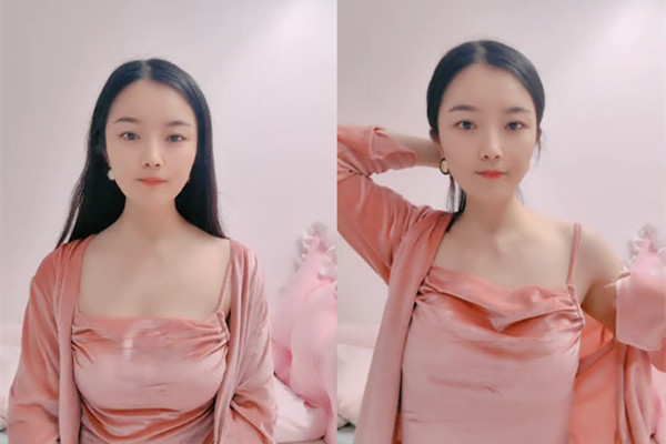 气质美少妇看似文静骚的很洗完澡给大家秀柔软大奶子晃动跳蛋震动豆豆咬唇表情很是诱惑