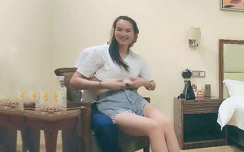 足浴店小姐姐风情万种良家范玉体横陈肆意啪啪好劲爆