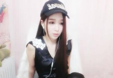 UT清纯女神主播HelloKitty一对一大秀