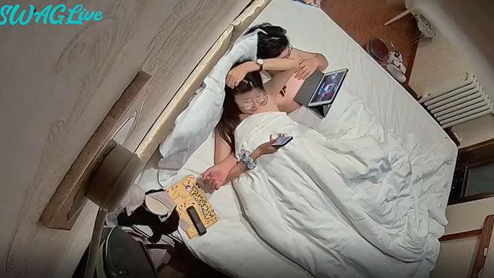 【酒店监控摄像头偷拍】眼镜大学生情侣周末校外开房激情造爱真实全过程苗条妹子阴毛稀疏好性感抽送时哭腔嗲叫好刺激体位换了好几个