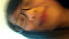 【露脸】带眼镜极品大奶骚女边操边摆POSE