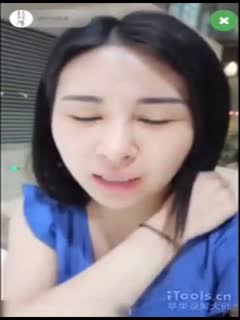 大胆女主播在机场候机大厅等飞机被狼友忽悠玩露出