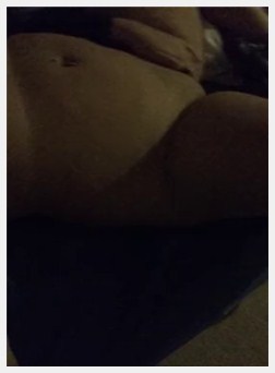 孩子的粉红色小猫咪湿透了！