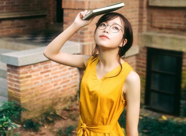 长发飘飘娇小的气质嫩妹口活一流在床上百般服侍非常温柔草着逼还给舔乳头快被干哭