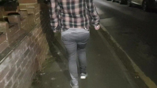 爱丽丝——又在尿我已经湿了的牛仔裤了