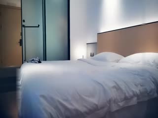 白裙长相甜美妹子沙发调情穿上情趣装，上位骑乘猛操揉奶