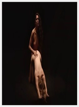 丹麦小妞说唱到一个裸体的怀孕的贝贝和女同性恋性爱