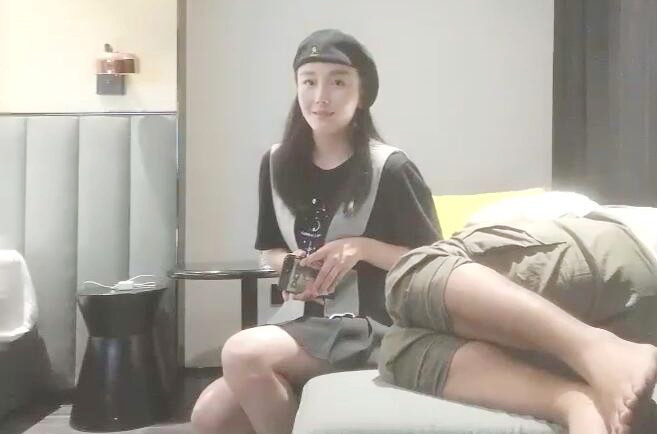 小宝寻花约了个黑帽高颜值外围妹子舌吻调情扣逼沙发上操骑乘抽插猛操呻吟娇喘非常诱人