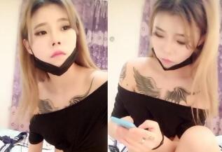 高颜值气质美女先是诱惑狼友然后脱掉内裤开始