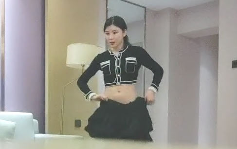 牛屌探花马尾辫外围少妇短裙丁字裤付完钱开操镜头前展示口活很不错后入撞击表情清晰可见