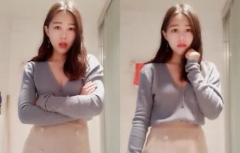 外表看着是个良家少妇没想到背地这么骚