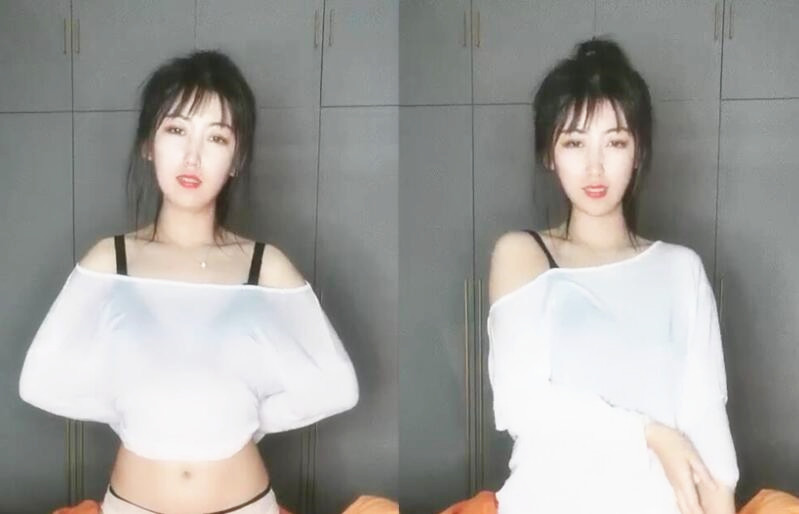 新晋下火网红过年在家不停机你的小小酥职业敬业