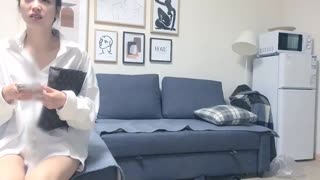 牛仔短裤妹子，穿上黑丝好性感