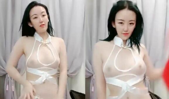 跳舞的安琪白皙妹子情趣装跳舞道具自慰近距离特写跳蛋塞逼拉扯