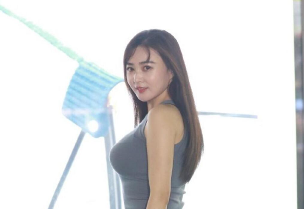 极品白虎萌萌国庆假期与肌肉猛男酒店开房约炮无套3p被暴肏内射1080P高清原版