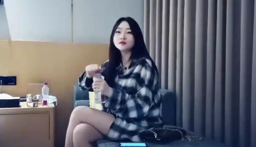 9总全国探花格子衬衣丰满妹子沙发调情舔弄口交再到床上猛操呻吟