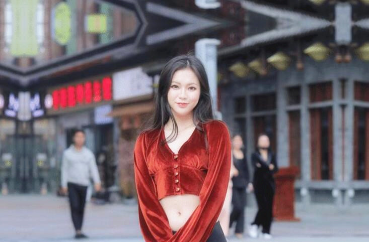 户外露出勾搭骚逼玩车震爆裂黑丝美乳抽插怼着操小骚货没干爽用大黑牛接着玩