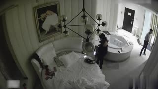 老夫老妻了还是要有点情趣 “主人，今晚想来点什么有趣的.”