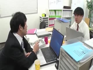 由于从鞍中蹲下 我又再次勃起