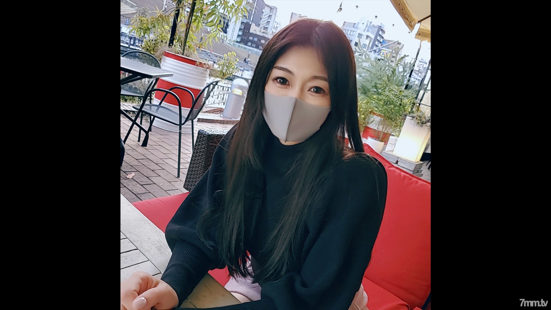 每次被击中溢出的爱汁，淫荡的声音和凝视……两次中出韩流一半的美丽Ecup美女！！！它是角质与清晰美丽的皮肤