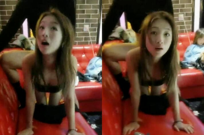 性感美女和2男一起在豪华包厢锁着门在里面群交特别漂亮的那位被轮流爆插嘴里唱着歌后面还在干国语