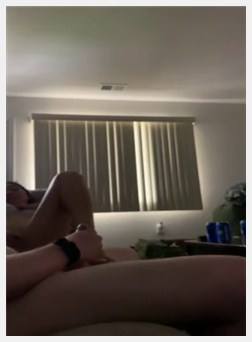 妻子想到别的女孩就发火，决定去舔丈夫的鸡