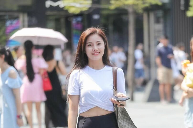 這妞真棒黑絲情趣全程露臉身材不錯跟男友一起直播69口活被舔奶舔逼真刺激還玩滴蠟被渣男又摳又草到高潮