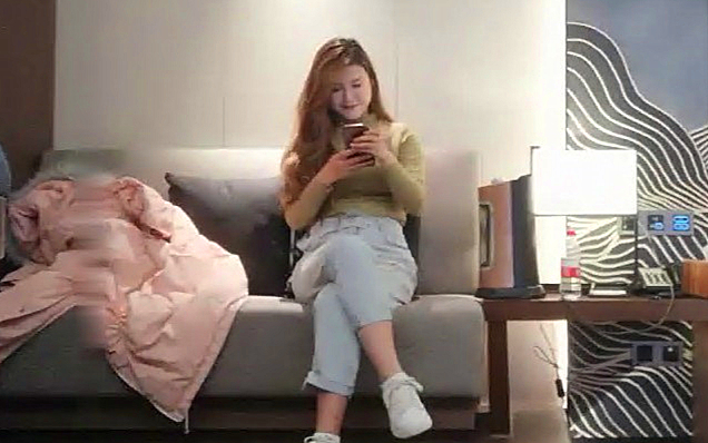 波浪长发高颜值大奶外围妹连体网袜蜜桃美臀很是风骚乳推扣穴