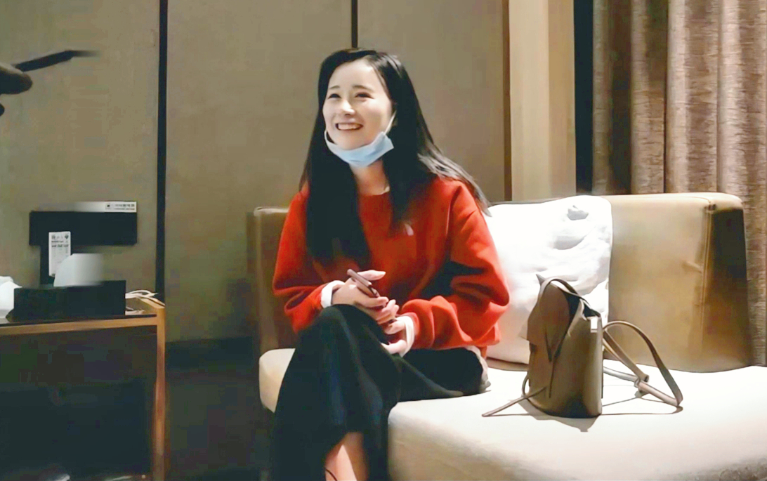 甜美萌妹情趣啪啪连体网袜互摸调情大力猛操