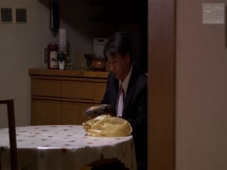 不能勃起的丈夫被性爱唤醒 请把我的妻子弄得一团糟 上