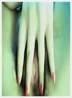 非常会撩人的主播一对漂亮的奶子下面逼毛浓密让人一看鸡巴就硬