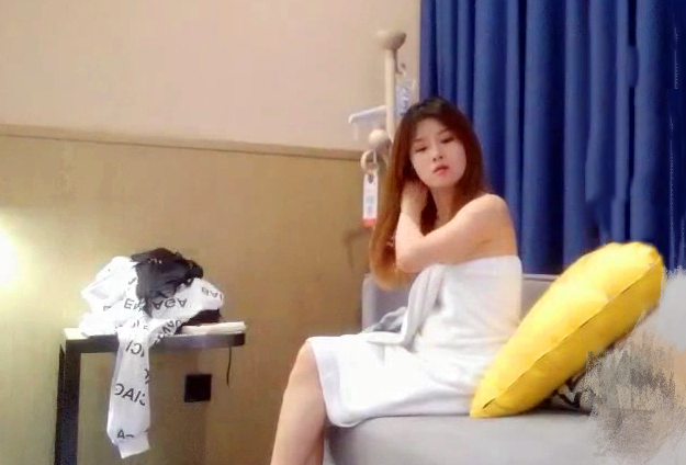 网约女神级气质性感外围美女颜值很高酒店等了好长时间还担心不来了各种姿势连续操了她快50分钟