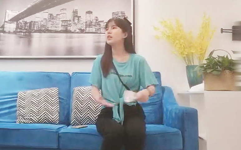 清纯极品蓝衣妹子上位骑坐大力猛操