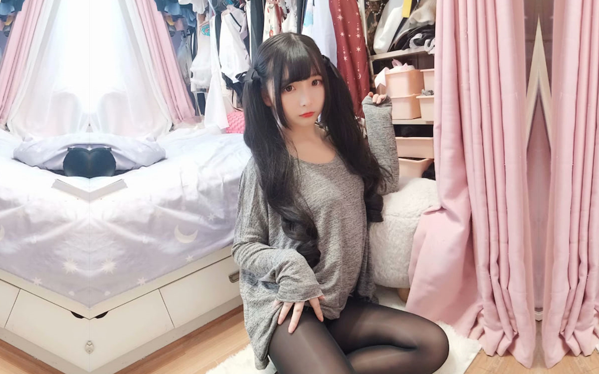 可爱双马尾蝴蝶结援交小妹