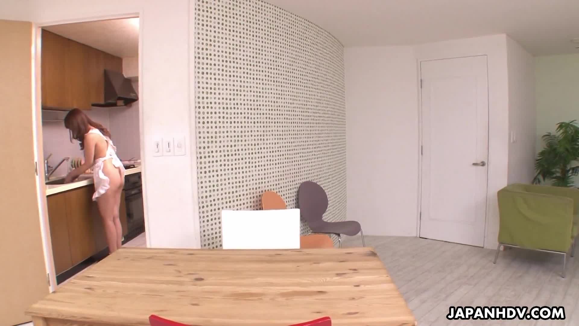 大胸粉嫩少女颜值超高月经来潮淫男也不放过弄的满床是血