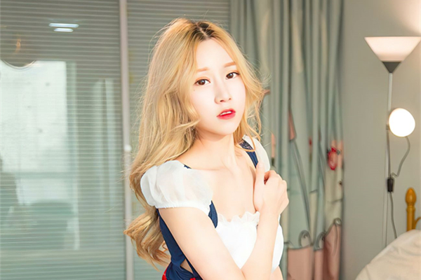 极品美乳美女与情妇的和谐性生活